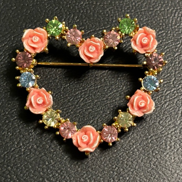 Avon Jewelry - Avon Vintage Goldtone Pink Rose Multicolor Rhinestones Heart Brooch Pin